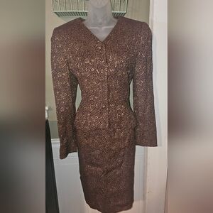Vintage 2 Piece Suite With Skirt